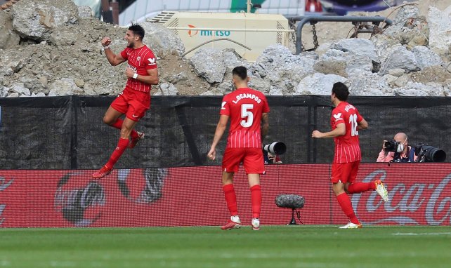 Rafa Mir celebra un gol con el Sevilla