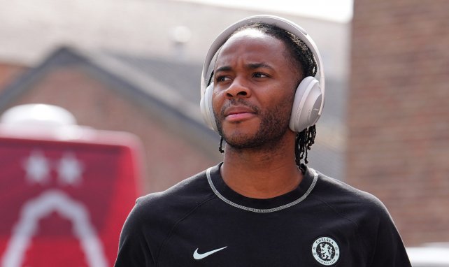 Raheem Sterling antes de un partido del Chelsea