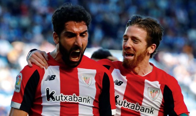 Raúl García e Iker Muniain celebran un gol