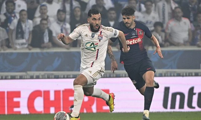 Rayan Cherki con el Olympique de Lyon