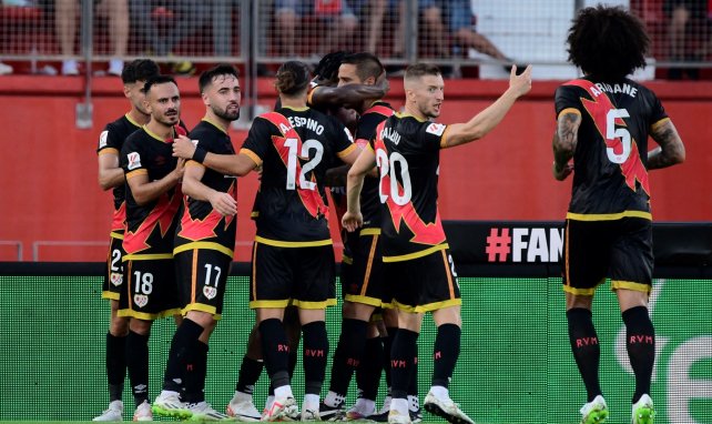 Los jugadores del Rayo Vallecano celebran un gol