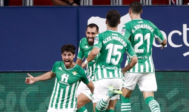 Los jugadores del Real Betis celebran un gol