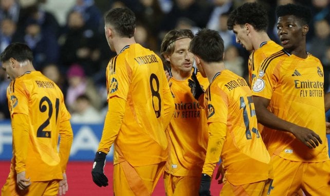 Los jugadores del Real Madrid celebran un gol