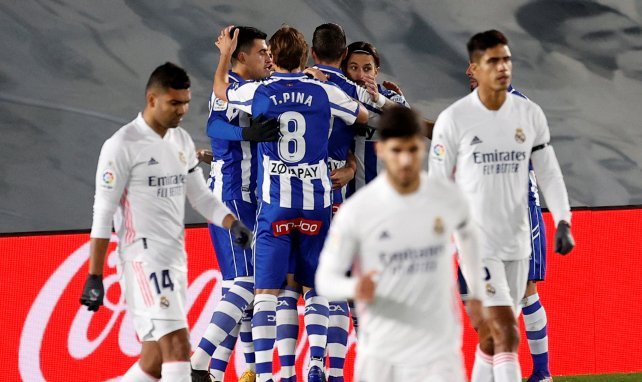 El Deportivo Alavés celebra un gol en Valdebebas