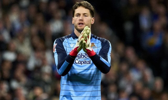 Se calienta el fichaje de Álex Remiro