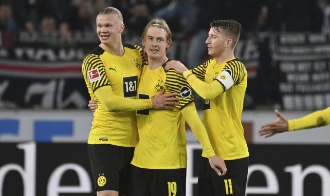 Erling Haaland, Julian Brandt y Marco Reus celebrando un tanto