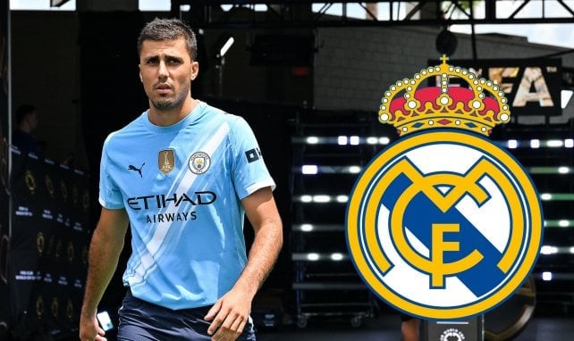 Rodri, junto al escudor del Real Madrid