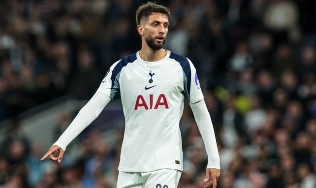 Rodrigo Bentancur con el  Tottenham