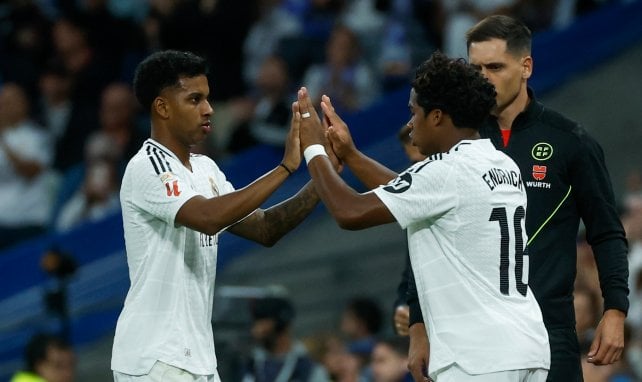 Endrick y Rodrygo en un cambio.