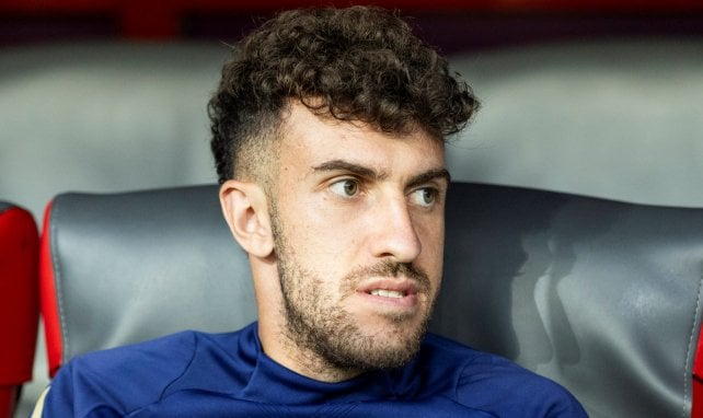 Matteo Ruggeri en el banquillo.