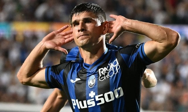 Ruslan Malinovskyi celebra con la Atalanta