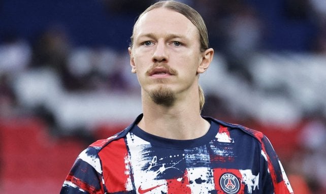 Matvey Safonov con el PSG