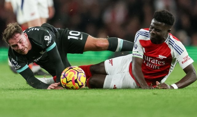 Bukayo Saka en un lance con el Arsenal