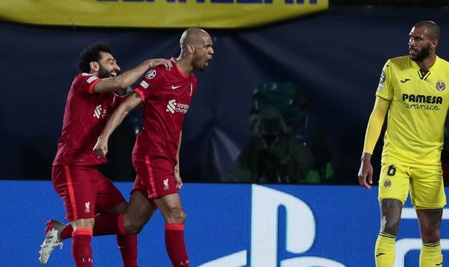 Salah y Fabinho celebran el primer gol