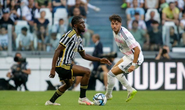 Samuel Iling-Junior con la Juventus de Turín
