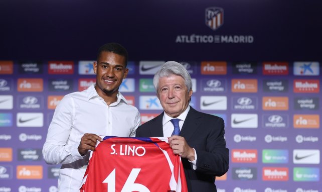 Samuel Lino en su presentación con el Atlético de Madrid