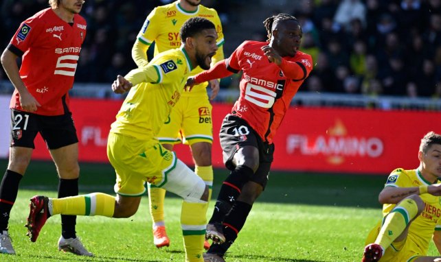 Jérémy Doku, en acción con el Rennes