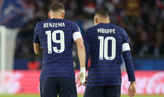 Karim Benzema y Kylian Mbappé en un partido con Francia