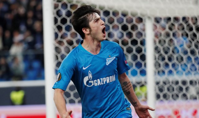 Sardar Azmoun celebra un gol con el Zenit