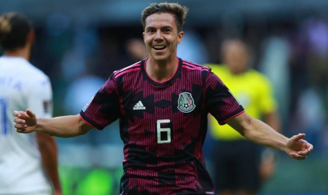 Sebastián Córdova celebra un tanto con la Selección de México