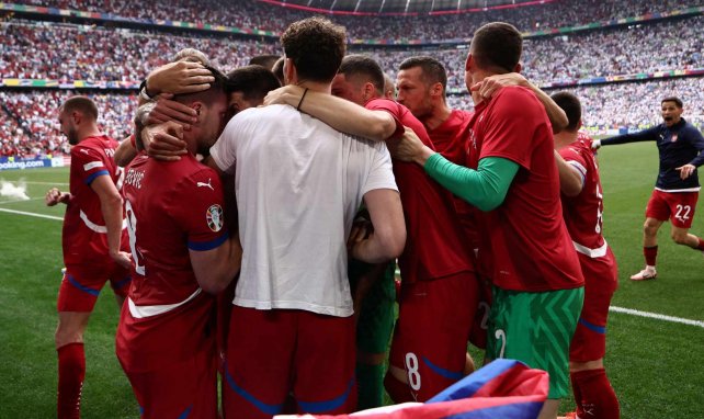 Los jugadores de Serbia celebran el empate ante Eslovenia.