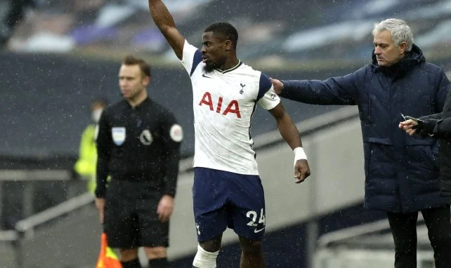 Serge Aurier llegó a Londres en 2017
