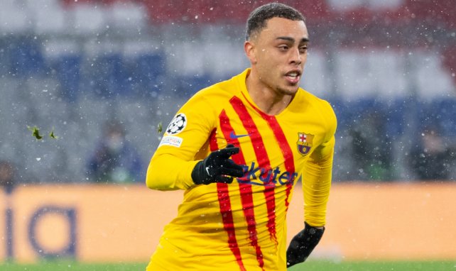 El FC Barcelona pone precio a Sergiño Dest