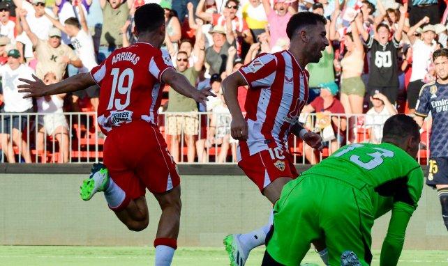Sergio Arribas celebrando su gol con el Almería