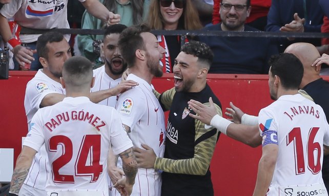 La alegría del Sevilla por el gol de Ivan Rakitic