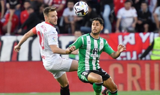 Ivan Rakitic y Ayoze Pérez se miden en un duelo