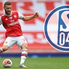 Shkodran Mustafi ha sido vinculado con el Schalke 04