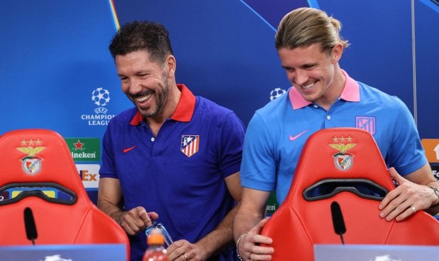 Conor Gallagher y Diego Simeone