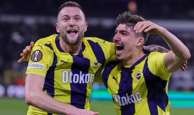 Milan Skriniar con el Fenerbahçe