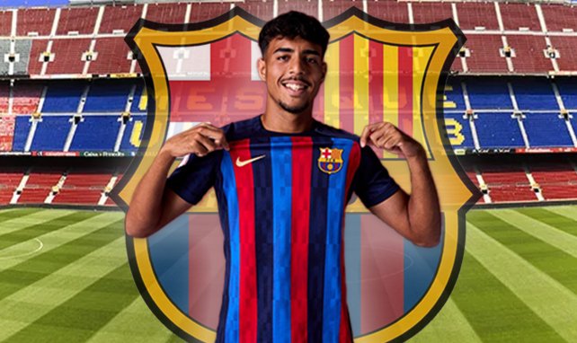 Chadi Riad, con el escudo del FC Barcelona