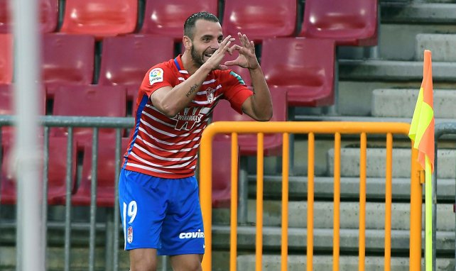 Roberto Soldado celebra un gol con el Granada
