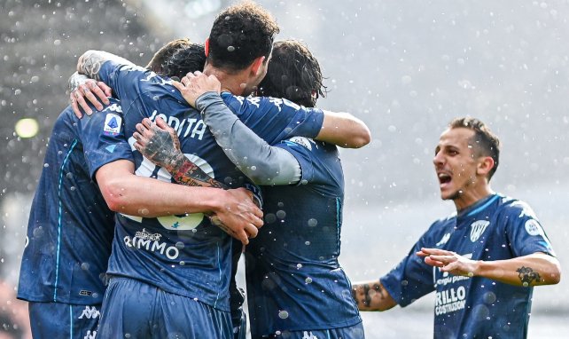 Adolfo Gaich celebra su primer gol en Serie A