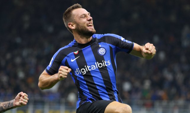 Stefan de Vrij celebra un gol con el Inter de Milán