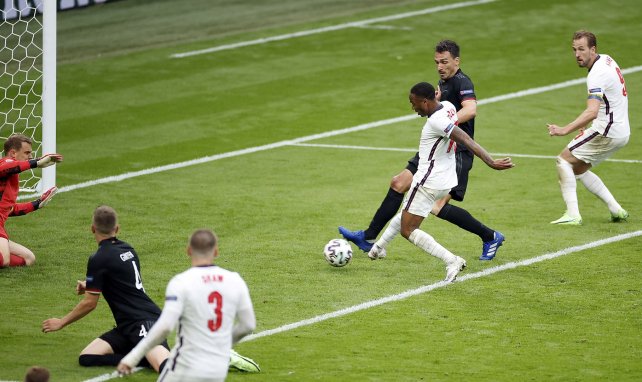 Raheem Sterling marcando el primer gol a Alemania