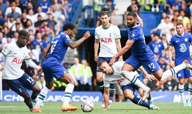 Raheem Sterling, en acción con el Chelsea ante el Tottenham