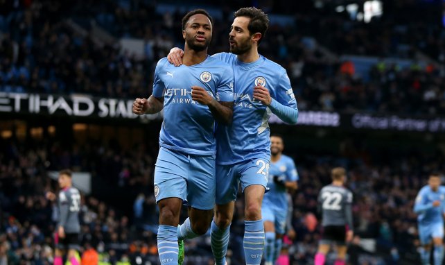 Raheem Sterling y Bernardo Silva celebran uno de los goles del Manchester City