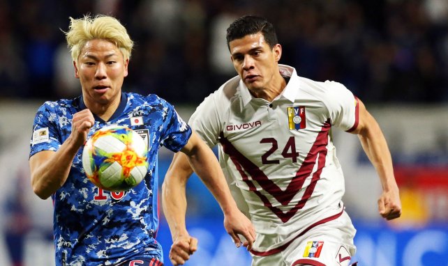 Takuma Asano, en un choque con la Selección de Japón