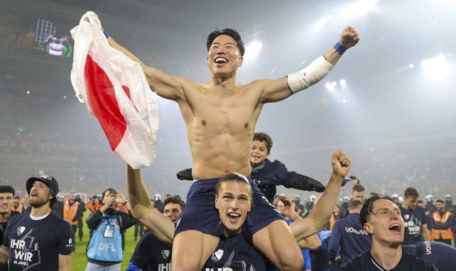 Takuma Asano celebra con el Bochum alemán
