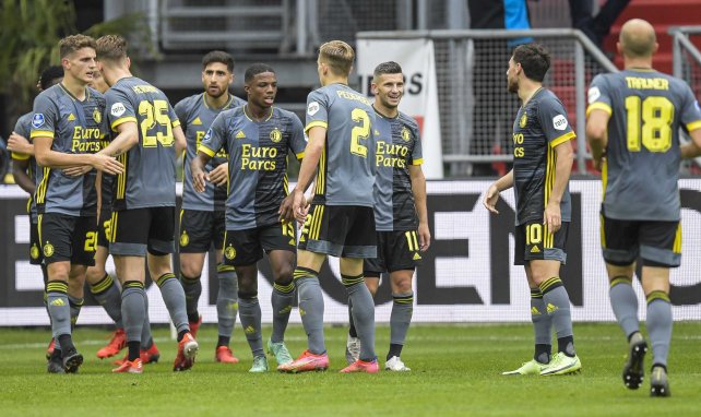 Los jugadores del Feyenoord celebran un gol