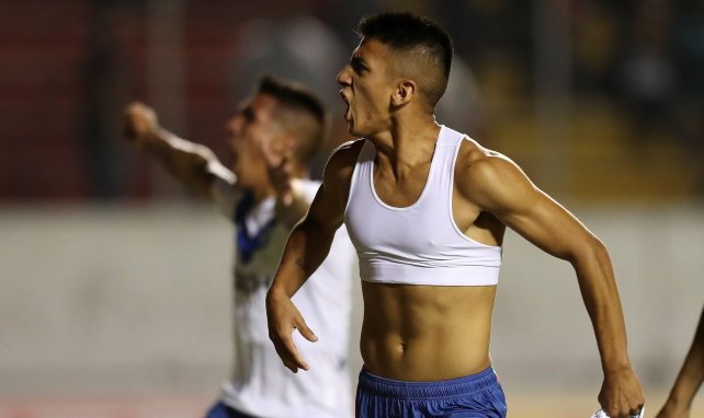 Thiago Almada celebra un gol