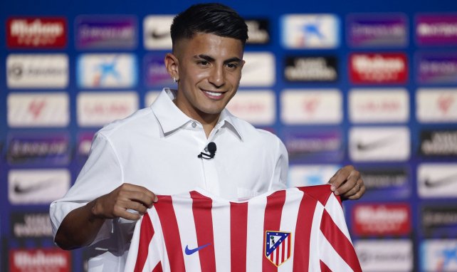 Thiago Almada en su presentación
