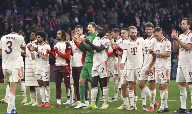 Los jugadores del Bayern Múnich saludan a la afición