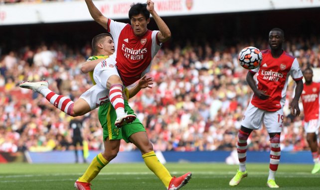 Takehiro Tomiyasu, en acción con el Arsenal
