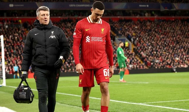 Trent Alexander-Arnold se retira lesionado