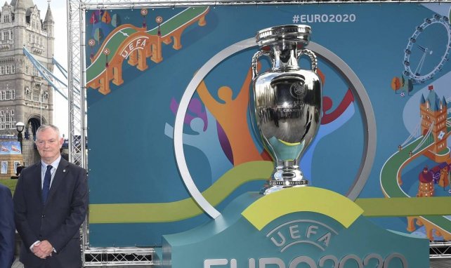 El trofeo de la Eurocopa 2020 en Londres