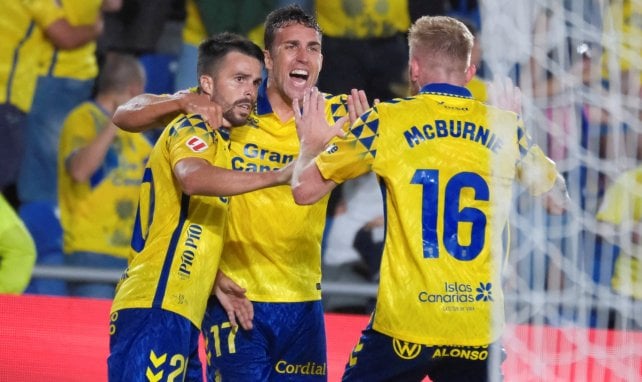 Los jugadores de la UD Las Palmas celebran un gol